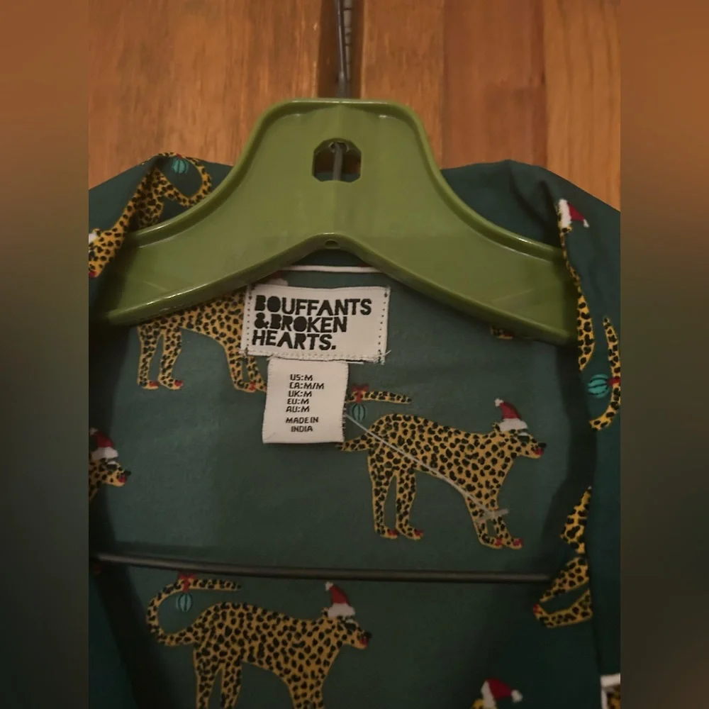 Bouffants & Broker Hearts Women’s Sz M Green Cheetah Patterned Pajama Set - NWOT